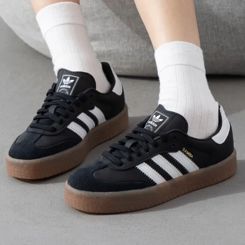Женская обувь Adidas Clover повседневная с низким берцем JI1350