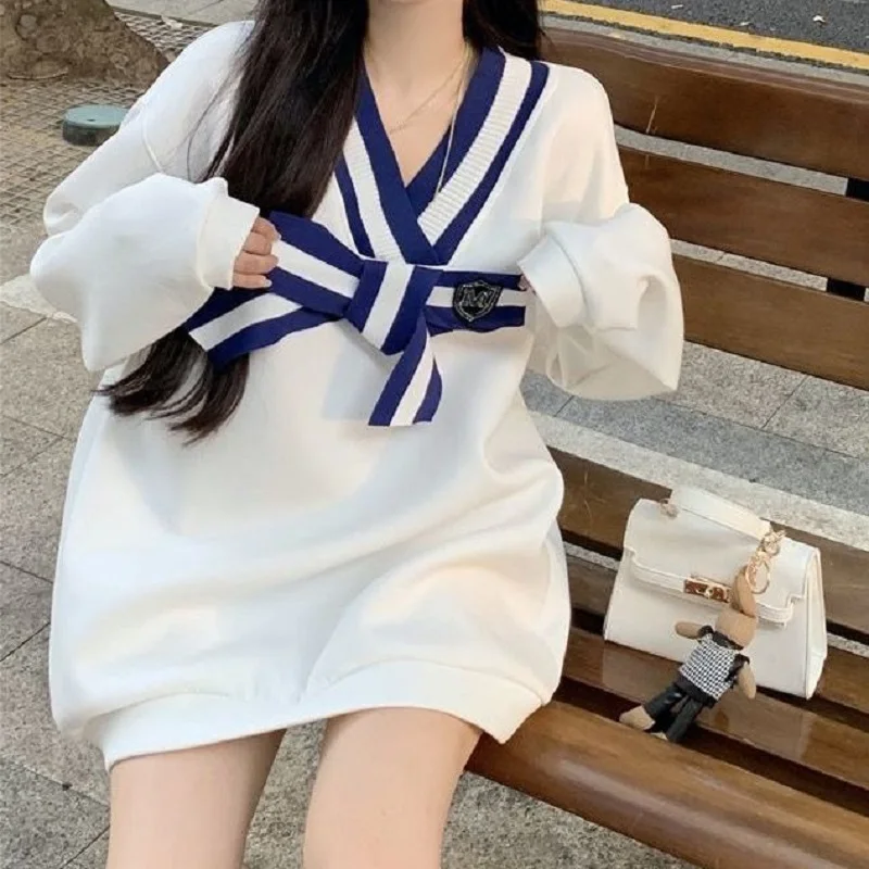 

Толстовка женская оверсайз с длинным рукавом и V-образным вырезом