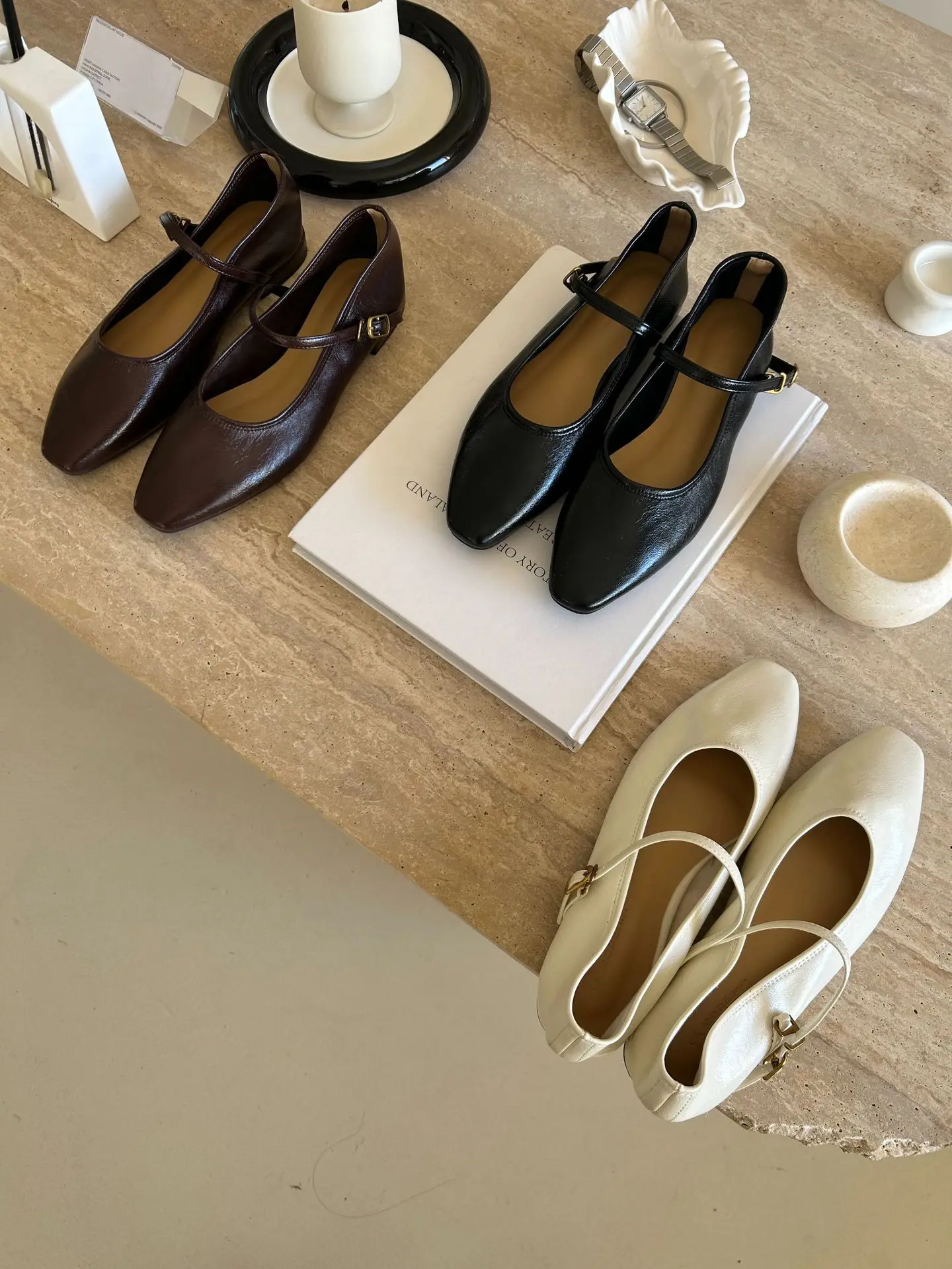 Удобные женские туфли на плоской подошве с квадратным носком без застежки низком