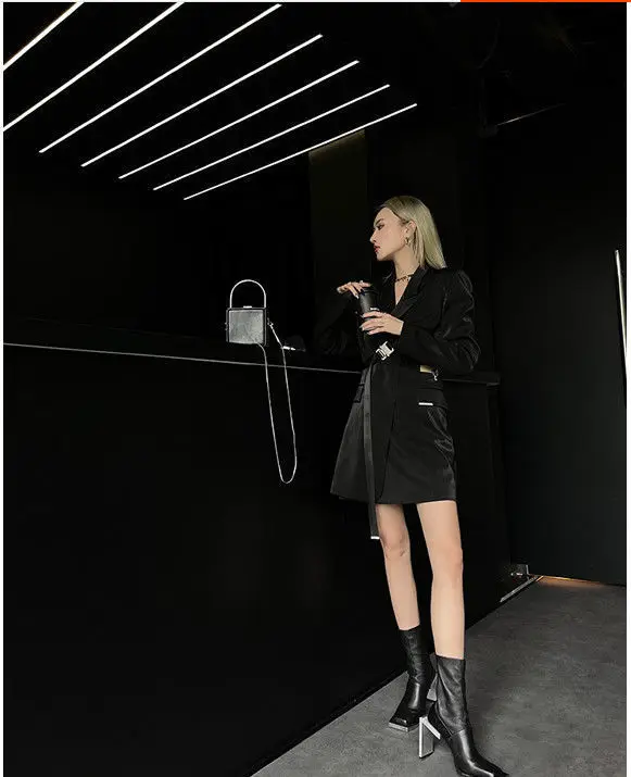 Женский весенне-осенний костюм корейской версии в темном стиле с асимметричным