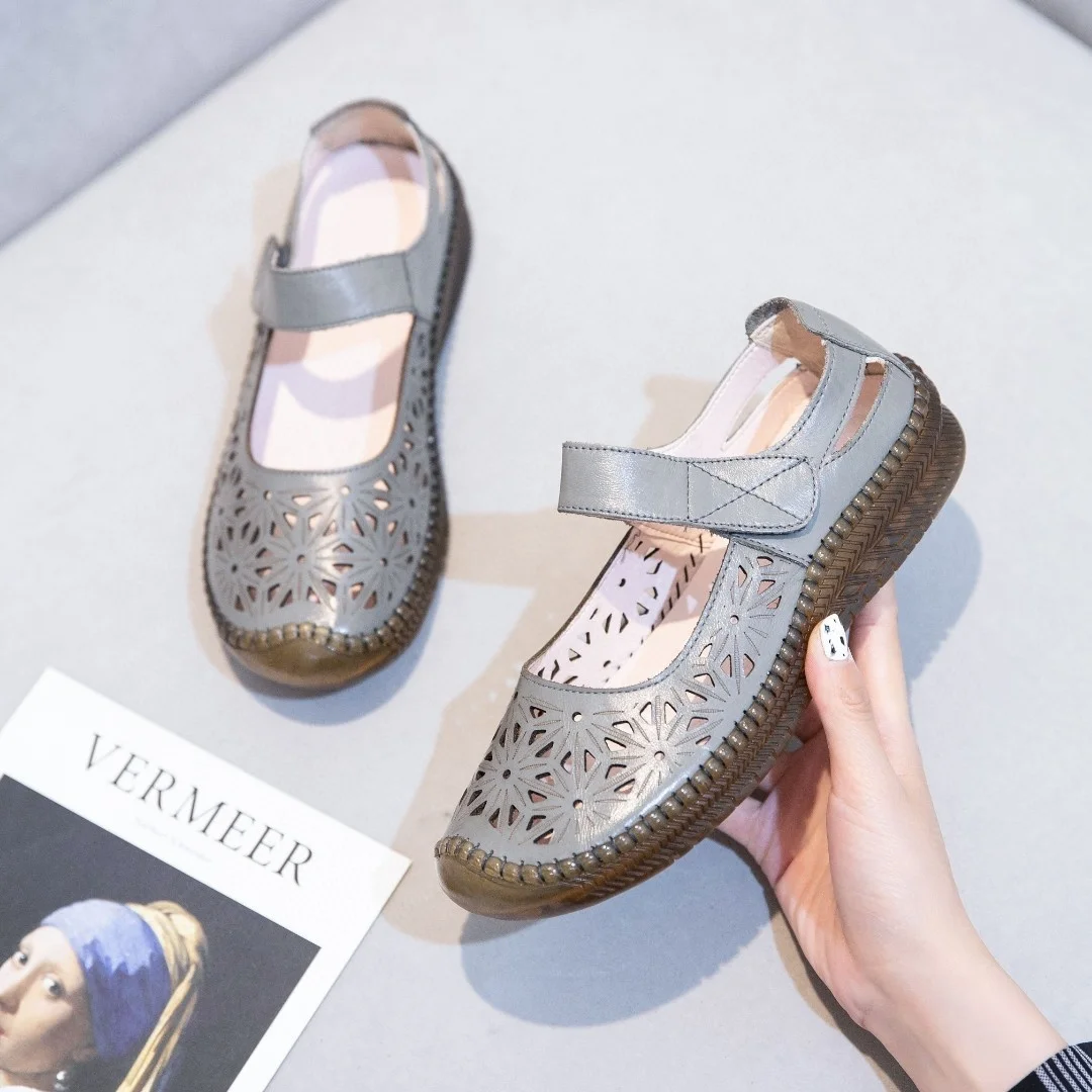 

First layer cow leather mother shoes 2022 summer new soft leather shallow mouth Baotou hollow out sandals national style women's