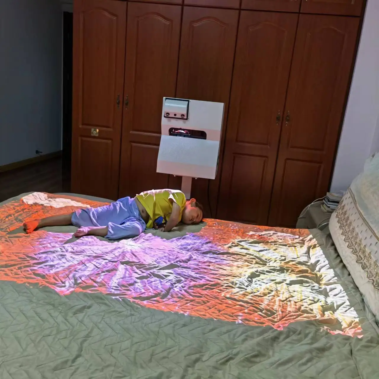 Мобильная версия все в одном интерактивный напольный проектор дисплей макс. 150