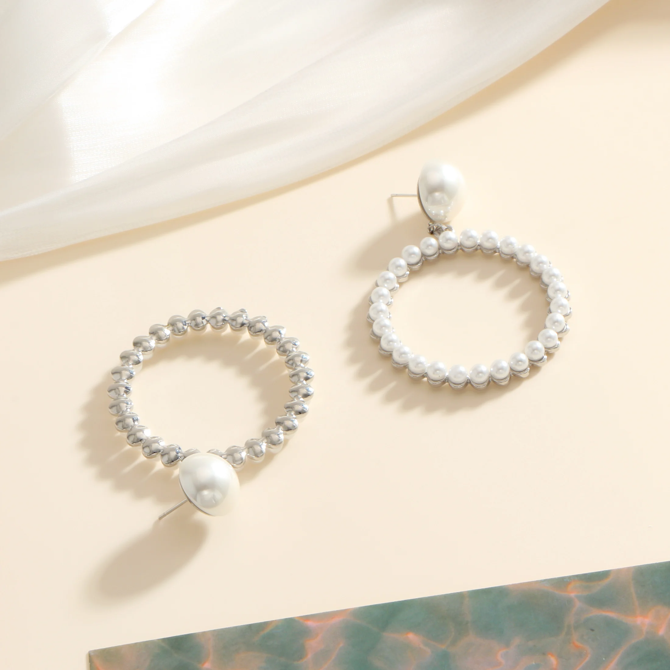 Модные и элегантные стильные женские великолепные роскошные серьги-гвоздики с