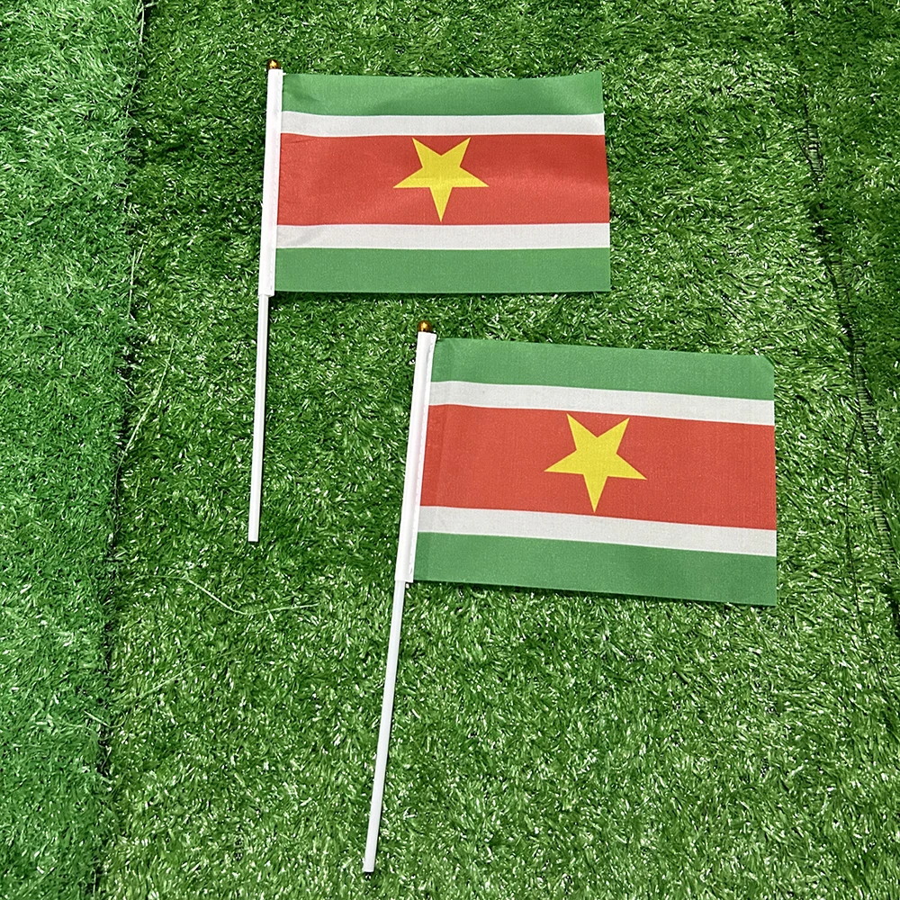 Фото SKY FLAG Surinam ручной флаг 10/20/50/100 шт. 21*14 см Surinam флаги ручной размахивания с пластиковым жердом для спортивной активности домашний декор №2