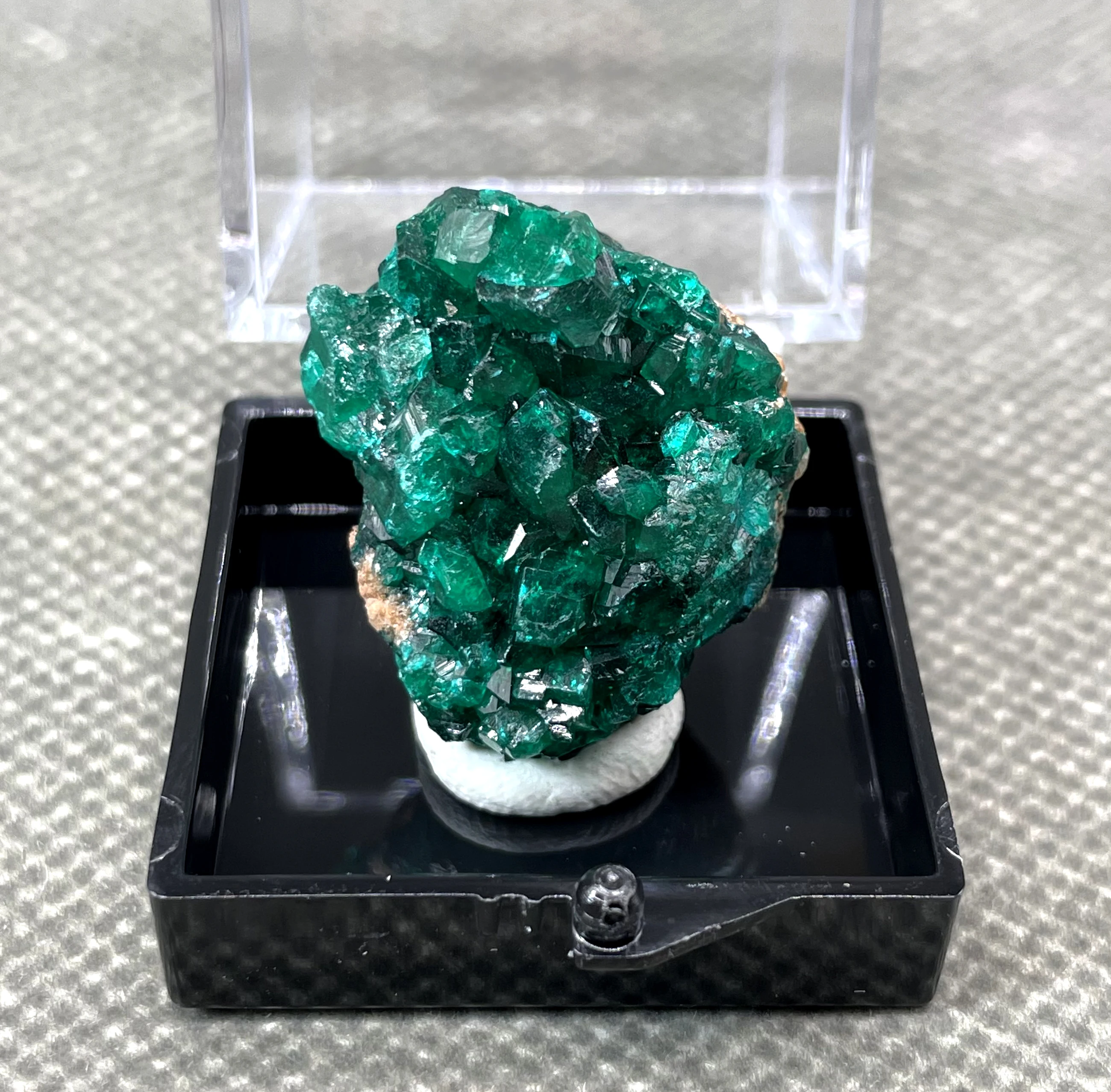 

Очень редкий! 100% натуральный минеральный образец диоптазы Конго, камни и кристаллы, кварцевые драгоценные камни + Размер коробки 3,4 см