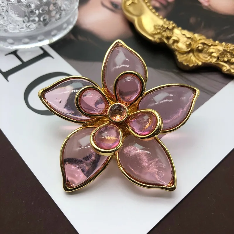 

Fresh and sweet temperament corsage romantic French pink three-dimensional flower brooch