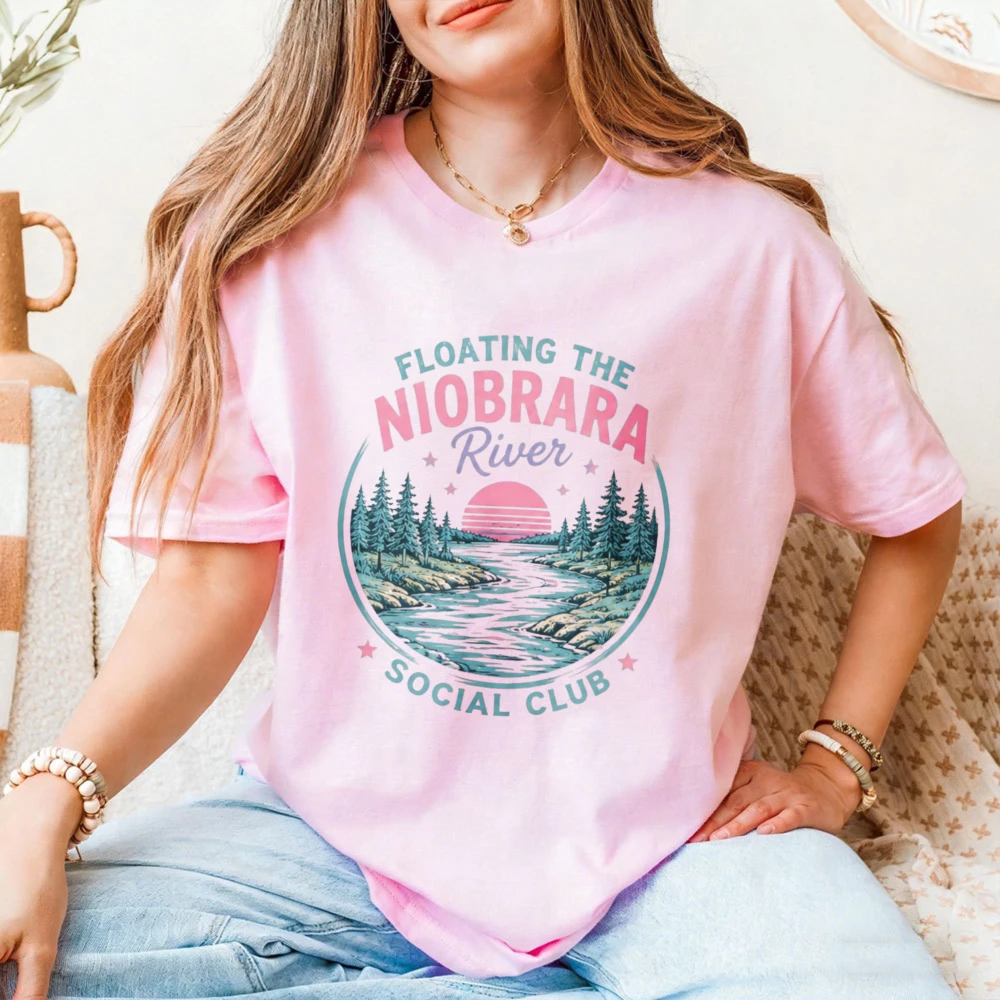 Фото Футболка Niobrara River Floating Social Club для женщин, в стиле ретро, с принтом горного заката и кругов, хлопковая, свободного кроя, для активного отдыха на природе, для походов по реке №1
