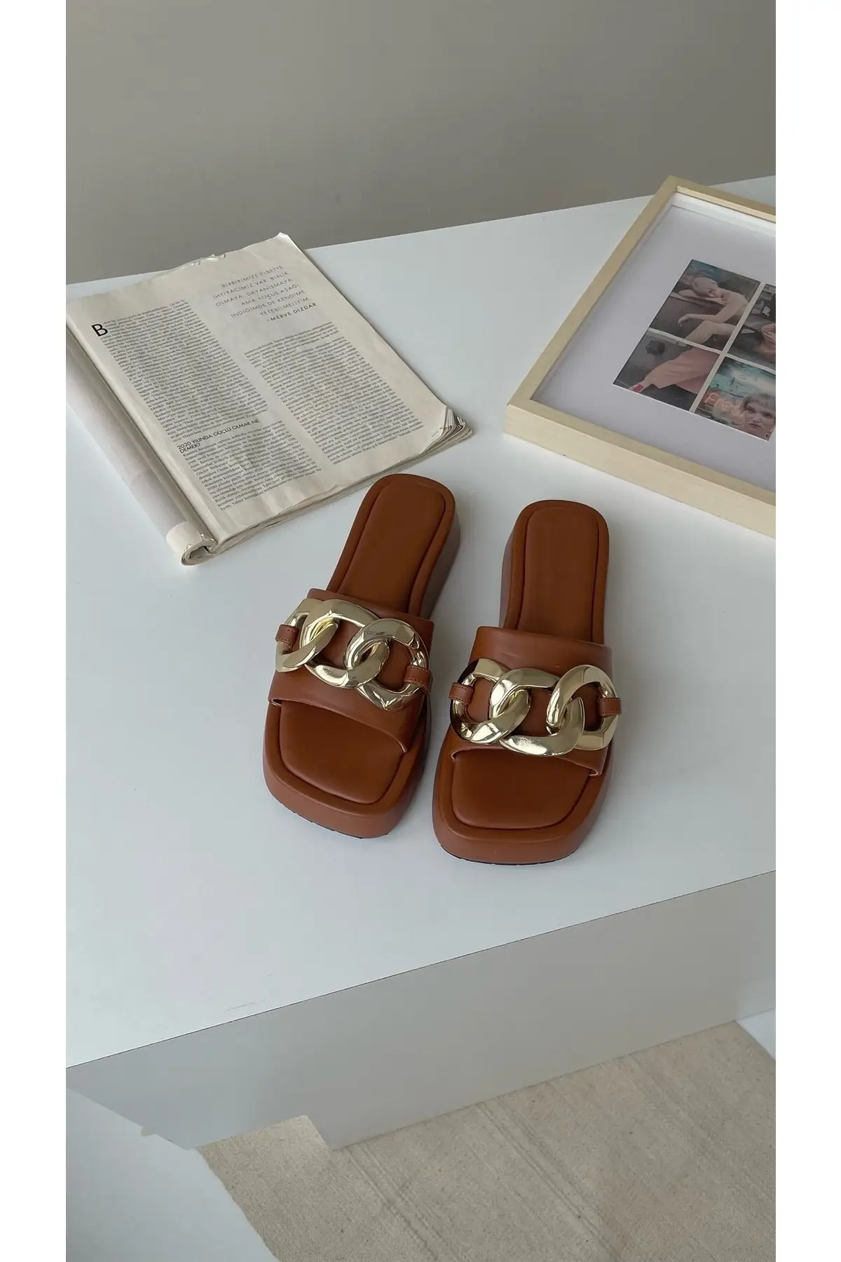 

Women slippers Taba buckle