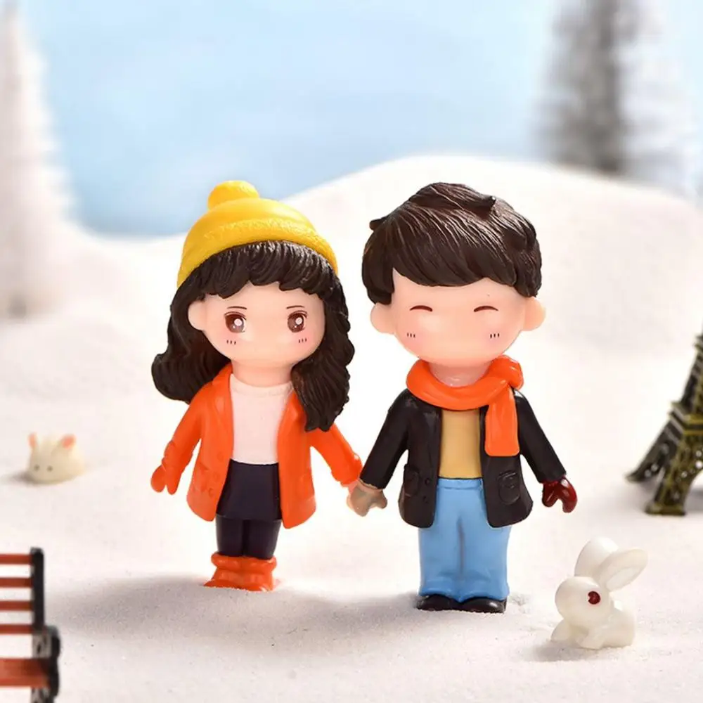 

Micro Landscape Crystal Ball Accessories Hand in Hand Dollhouse Miniatures Decor Couples Figurine Crafts Cake Ornament
