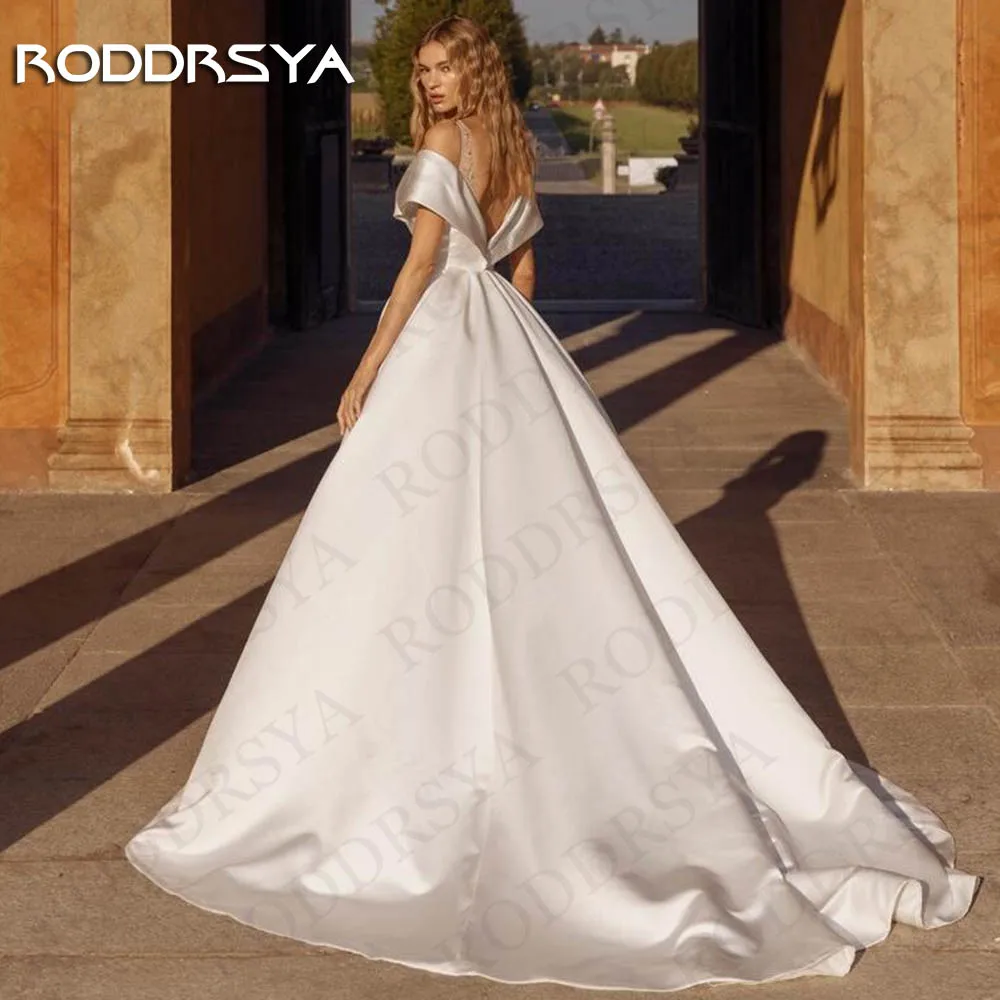 Фото Женское атласное свадебное платье RODDRSYA, простой сарафан цвета слоновой кости с открытыми плечами и открытой спиной, ТРАПЕЦИЕВИДНОЕ ПЛАТЬЕ С Бисером, свадебное платье Простые свадебные платья из атласа цвета слоново №2