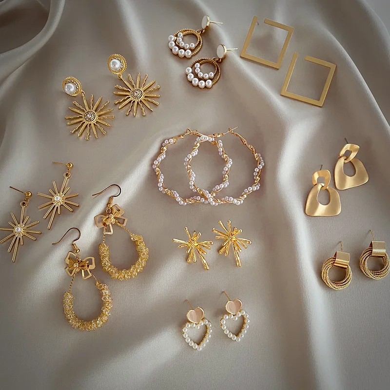 

Темпераментные геометрические серьги QIAMNI в европейском и американском стиле с жемчугом в форме сердца для женщин и девушек в подарок модны...