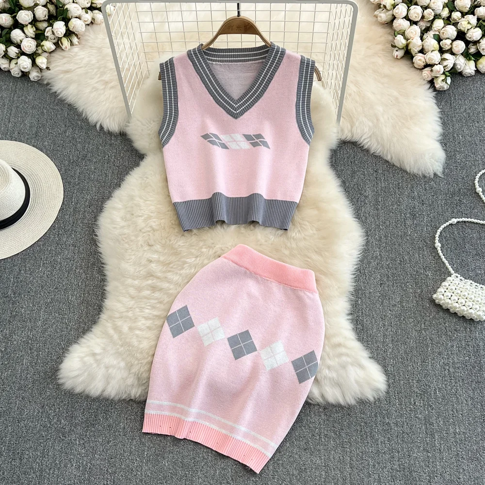 

Summer New Women Skirt Sets V-neck Sleeveless Knit Crop Tops Vest + High Waist Bodycon Skirts Two-piece Knitting Suits