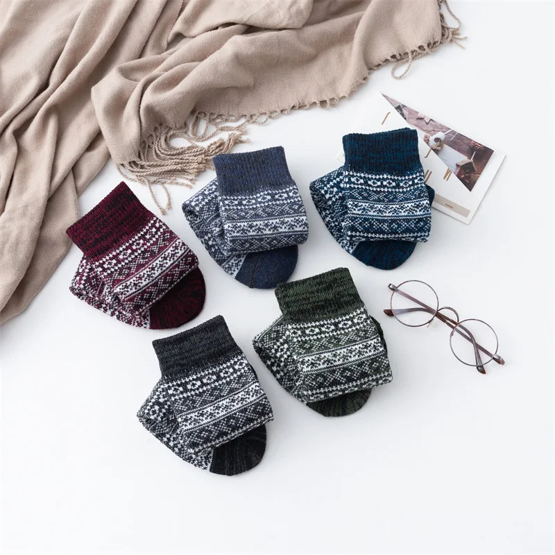 2021 Hot Sale Winter Women Wool Socks Warmer Thermal Thicken Ethnic Style Cashmere Casual Cute Women Socks
