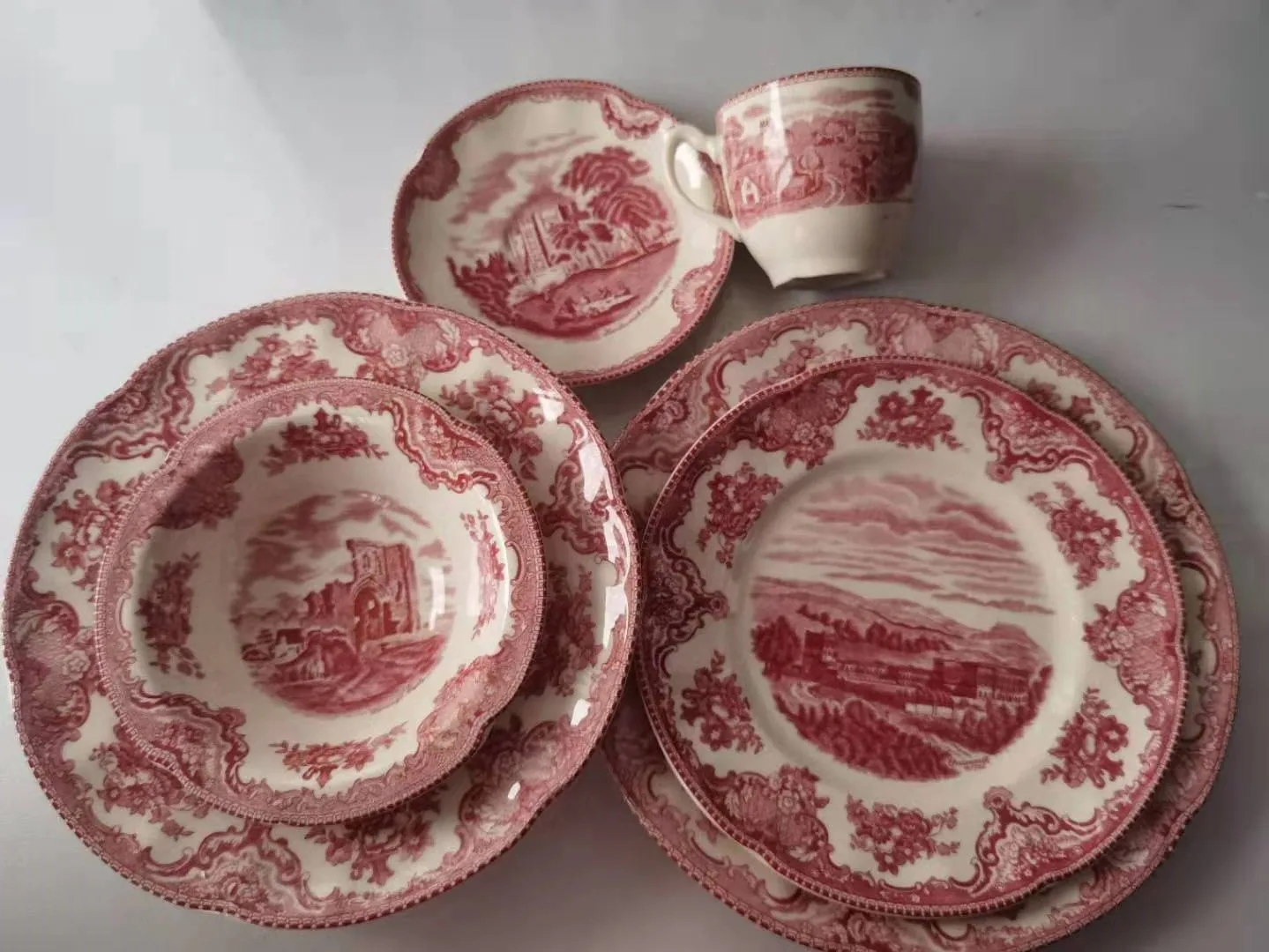 

High quality bone china British classic European red castle series underglaze color dinner plate soup plate mug