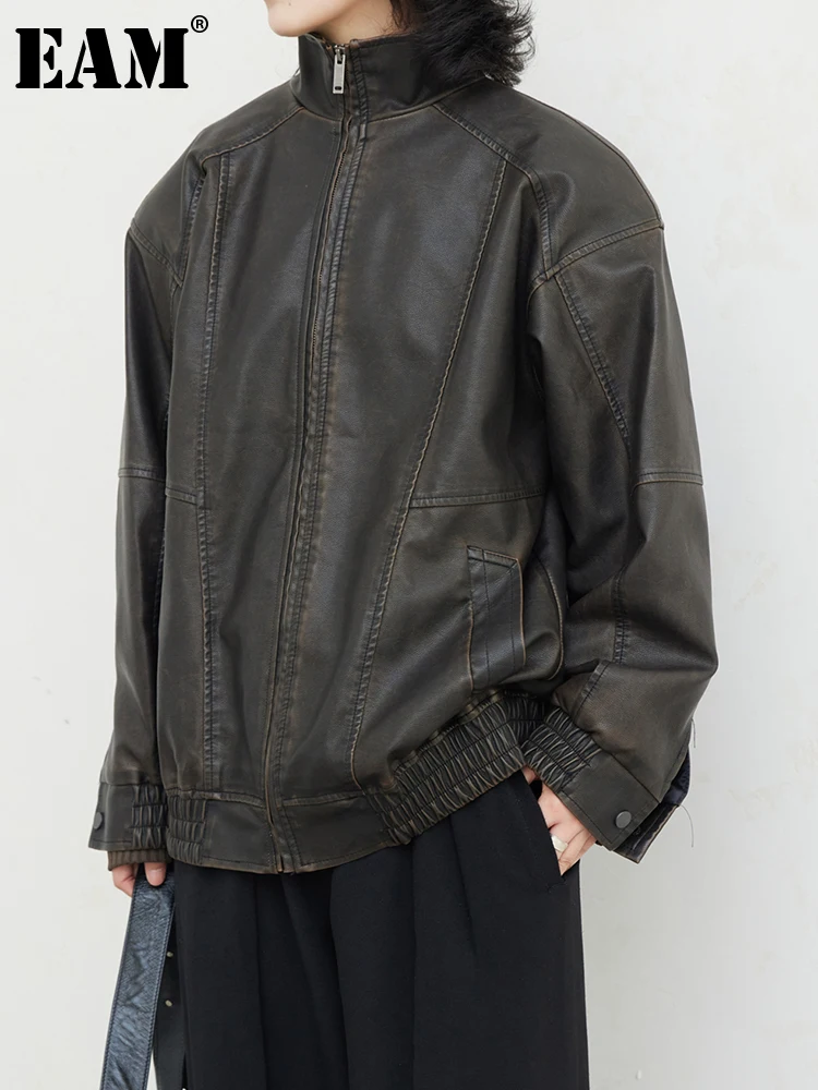 

[EAM] Loose Fit PU Leather Brown Big Size Jacket New Stand Collar Long Sleeve Women Coat Fashion Tide Spring Autumn 2023 1DH0775