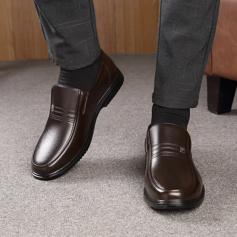 

Genuine Leather Shoes Outdoor Men Loafers Slip On Business Casual Leather Shoes Classic Soft Hombre Breathable Men Shoes Flat