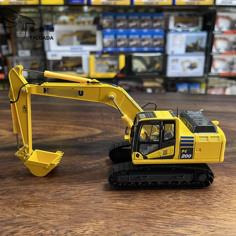 Модель экскаватора Komatsu 1:50 сплав