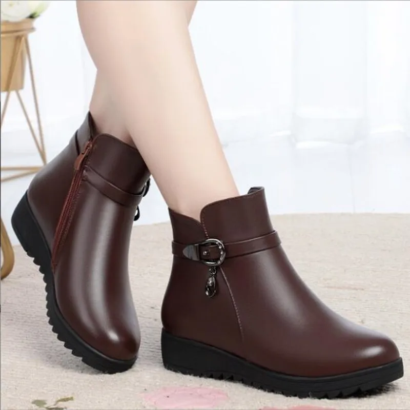 Snow Boots Women Winter New Mother Flat Women's Booties Warm Non-slip Wedges Thick Wool Large Size 41 42 43 Mom Boots