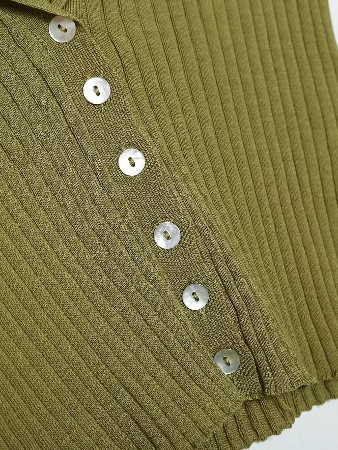 Вьющийся французский травяной зеленый модный вязаный свитер с v-образным вырезом