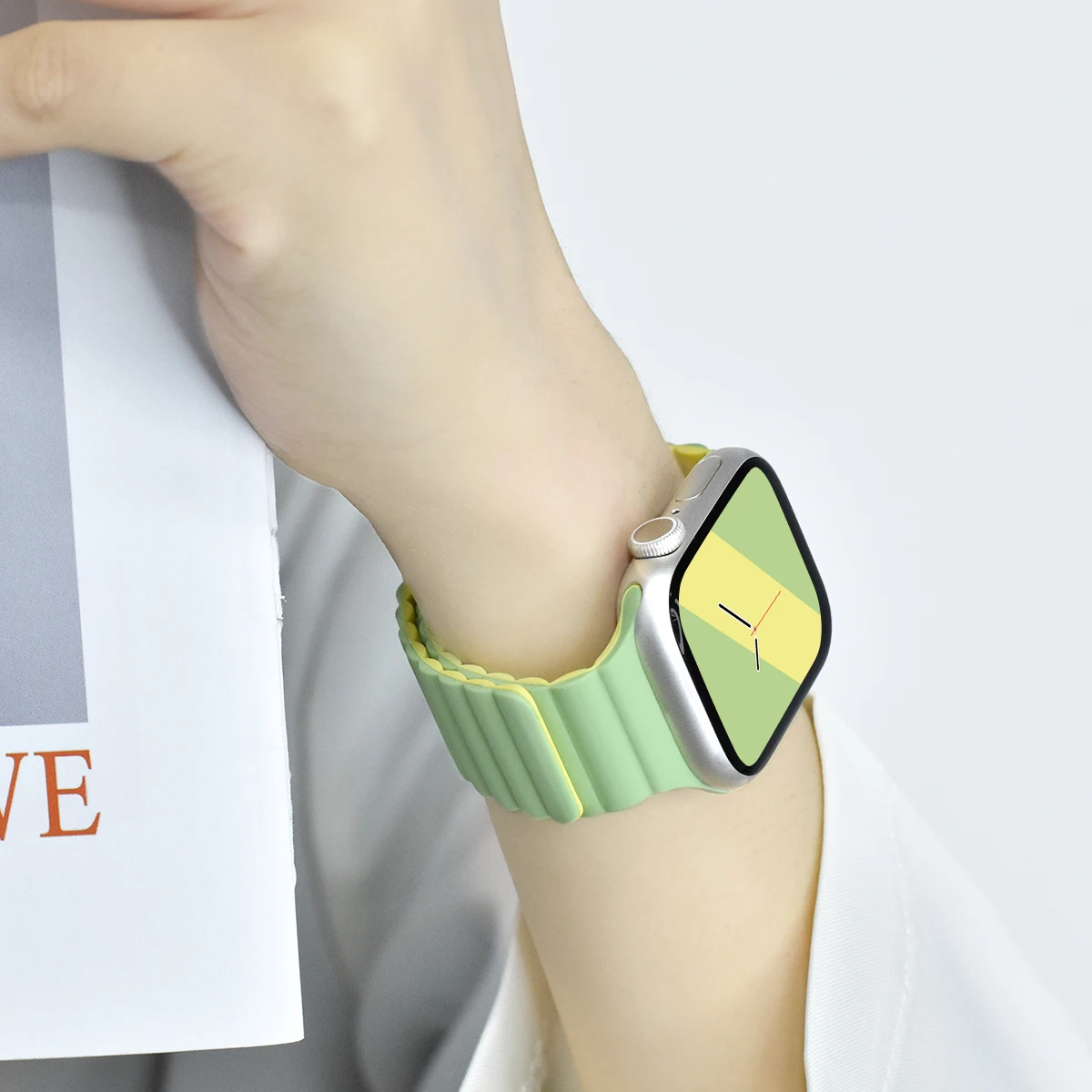 

Ремешок силиконовый магнитный для Apple Watch Band Ultra, браслет для iWatch series 8 7 6 SE 5 4 3 correas 42 мм 38 мм, 49 мм 44 мм 40 мм 41 мм 45 мм