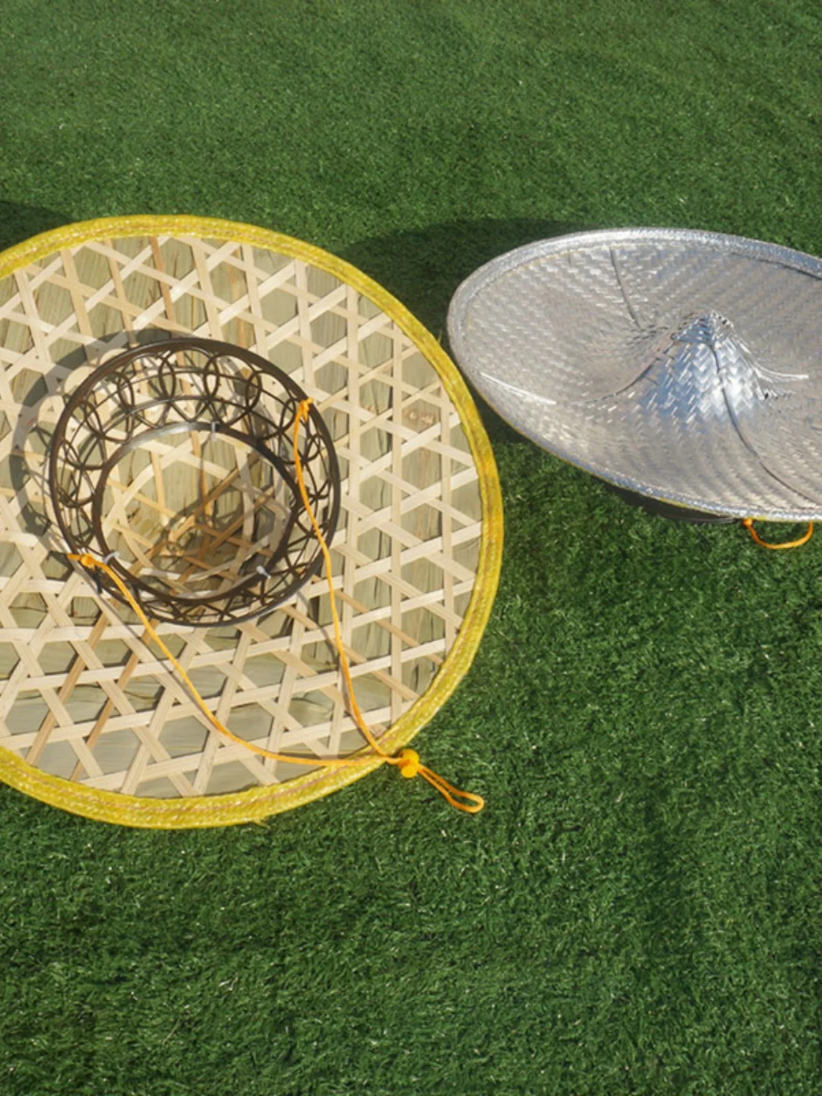 Круглая Панама красного и серебряного цвета с цветочной талией Бамбуковая