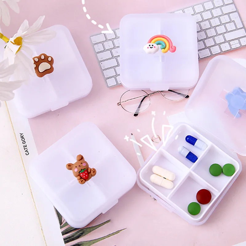 

4 слота прозрачный милый мультяшный мини контейнер для хранения лекарств коробка для таблеток портативный пустой пластиковый контейнер Че...