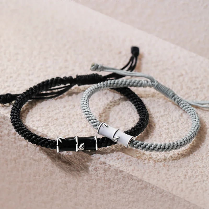 

Женский браслет с изменяемым размером и медными буквами