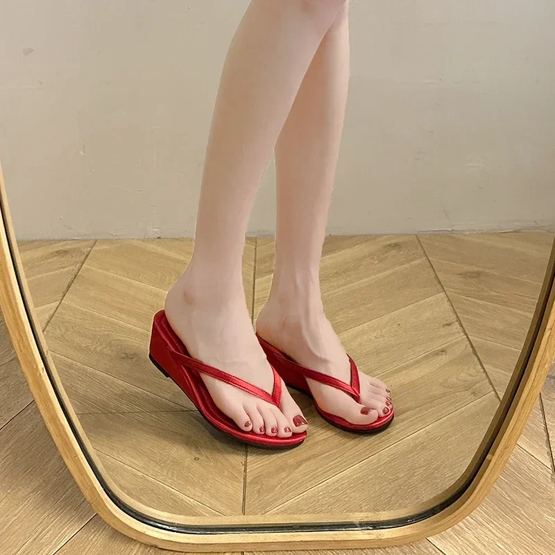 Лето 2024 женские шлепанцы садовая обувь на высоком каблуке модные элегантные