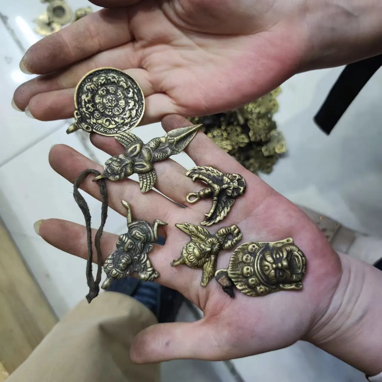 1pcs/lot Tibet's unique old heritage leather bronze altar Buddha statue wear offering amulet Buddhism multiple styles folk rare