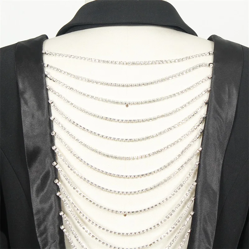 Рисунок 6 - Пикантный женский костюм с открытой спиной