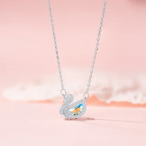 Серебряный кулон лебедь с цирконом