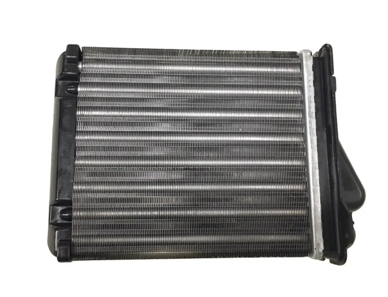 Радиатор печки дастер. Логан в салоне кондерный радиатор. Радиатор печки рено дастер. Радиатор печки рено логан 1. 4.