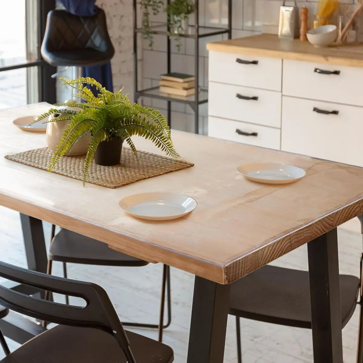 Прозрачная скатерть из поливинилового хлорида