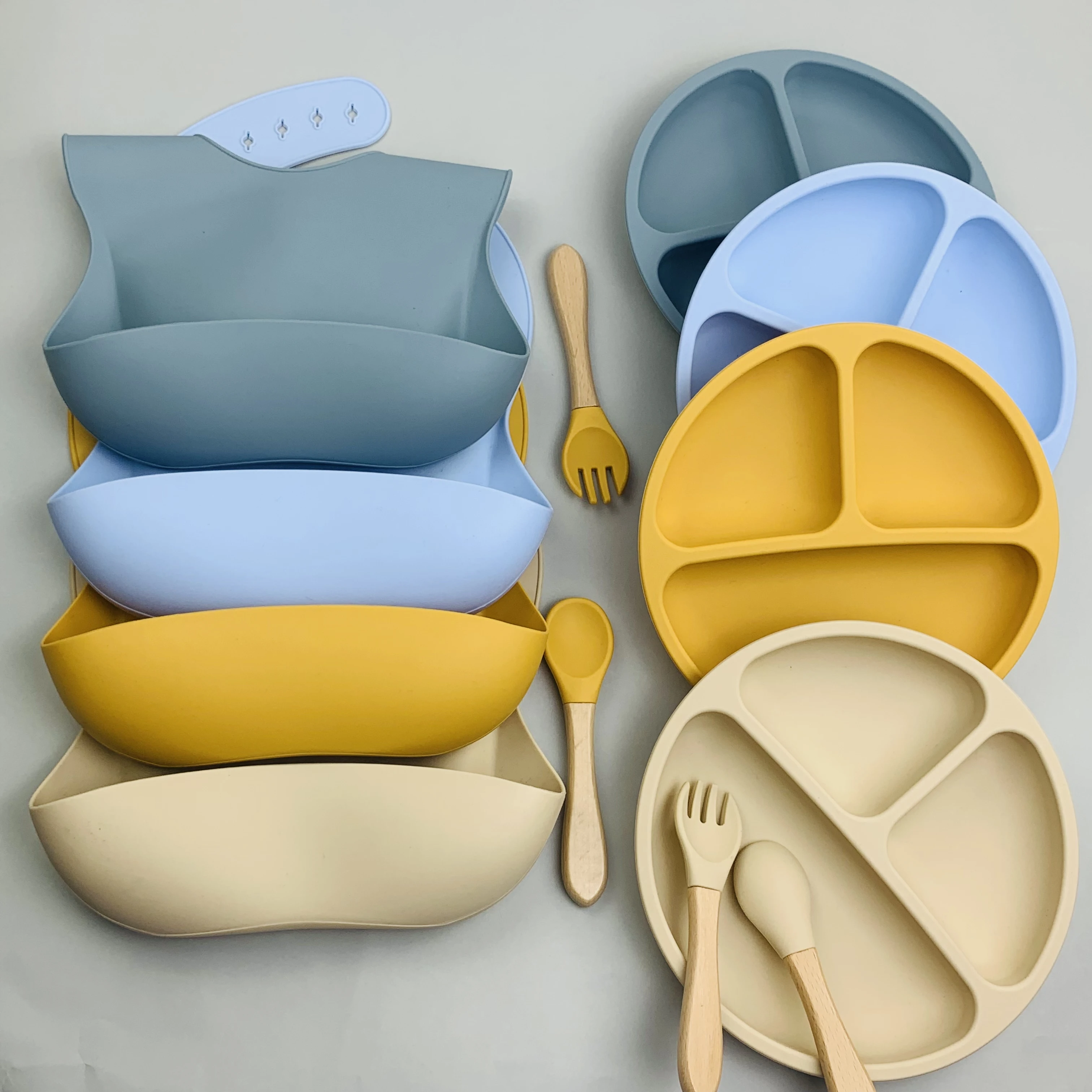 

2022 Hot Selling Divided Dinner Plates with Suction Cups Baby Silicone Cutlery Setwith Spoon, fork,Silicone Suction Bowls