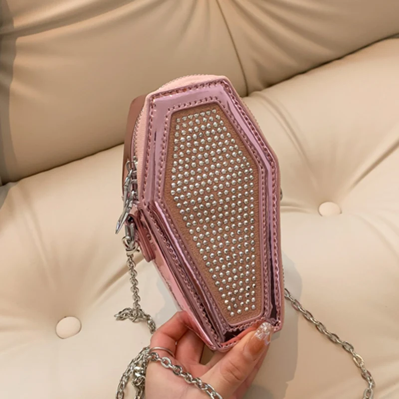 

Женская сумка-мессенджер из лакированной кожи, розовая, зеленая, серебристая квадратная сумка-конверт с кристаллами, на цепочке, лето 2023
