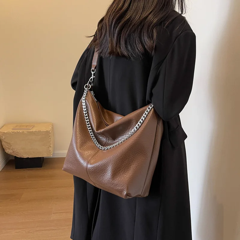

Сумка-тоут женская на цепочке, простая вместительная сумочка через плечо с высокой текстурой, чемоданчик с мягкой поверхностью для поездок в университете