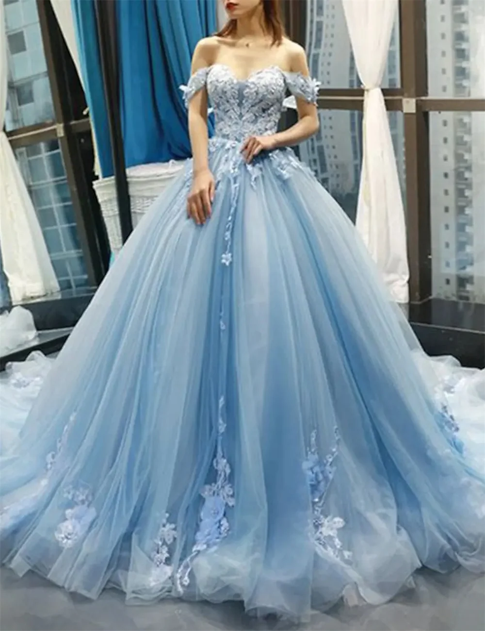 

Quinceanera Dresses Ball Gown Party Dresses Sweetheart Neckline Off Shoulder Court Train Lace with Pleats Flower Appliques 2023