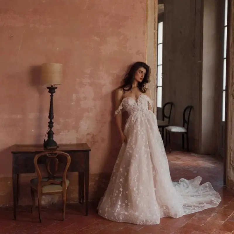 Очаровательные свадебные платья из тюля с открытыми плечами и цветочной