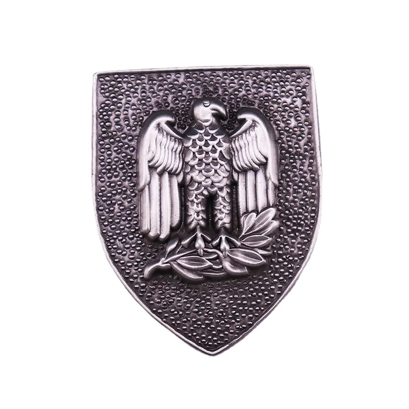 

Винтажный металлический значок с орлом
