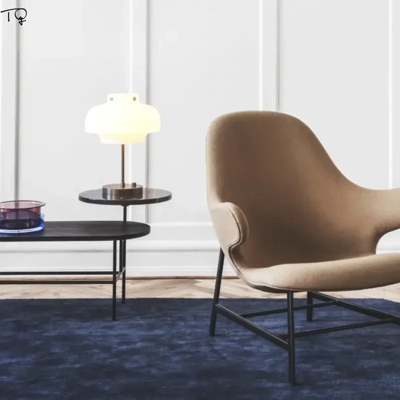 Датская дизайнерская простая железная стеклянная настольная лампа для