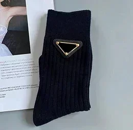 Носки с треугольной этикеткой