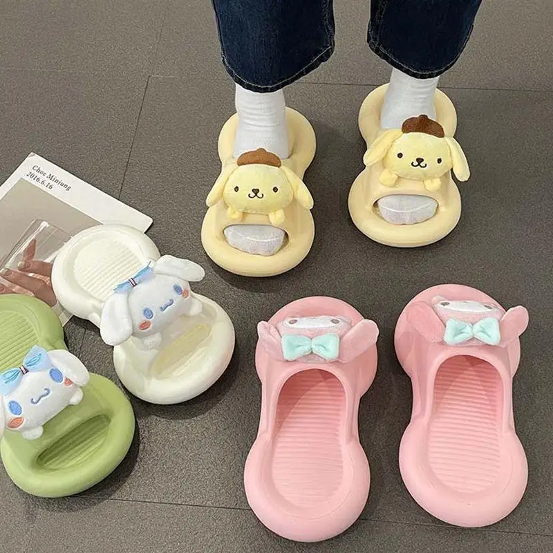 

Шлепанцы Sanrio My Melody Cinnamoroll женские с помпоном, сандалии пурин на толстой подошве, пляжные сланцы, Нескользящие, для ванной комнаты, летние