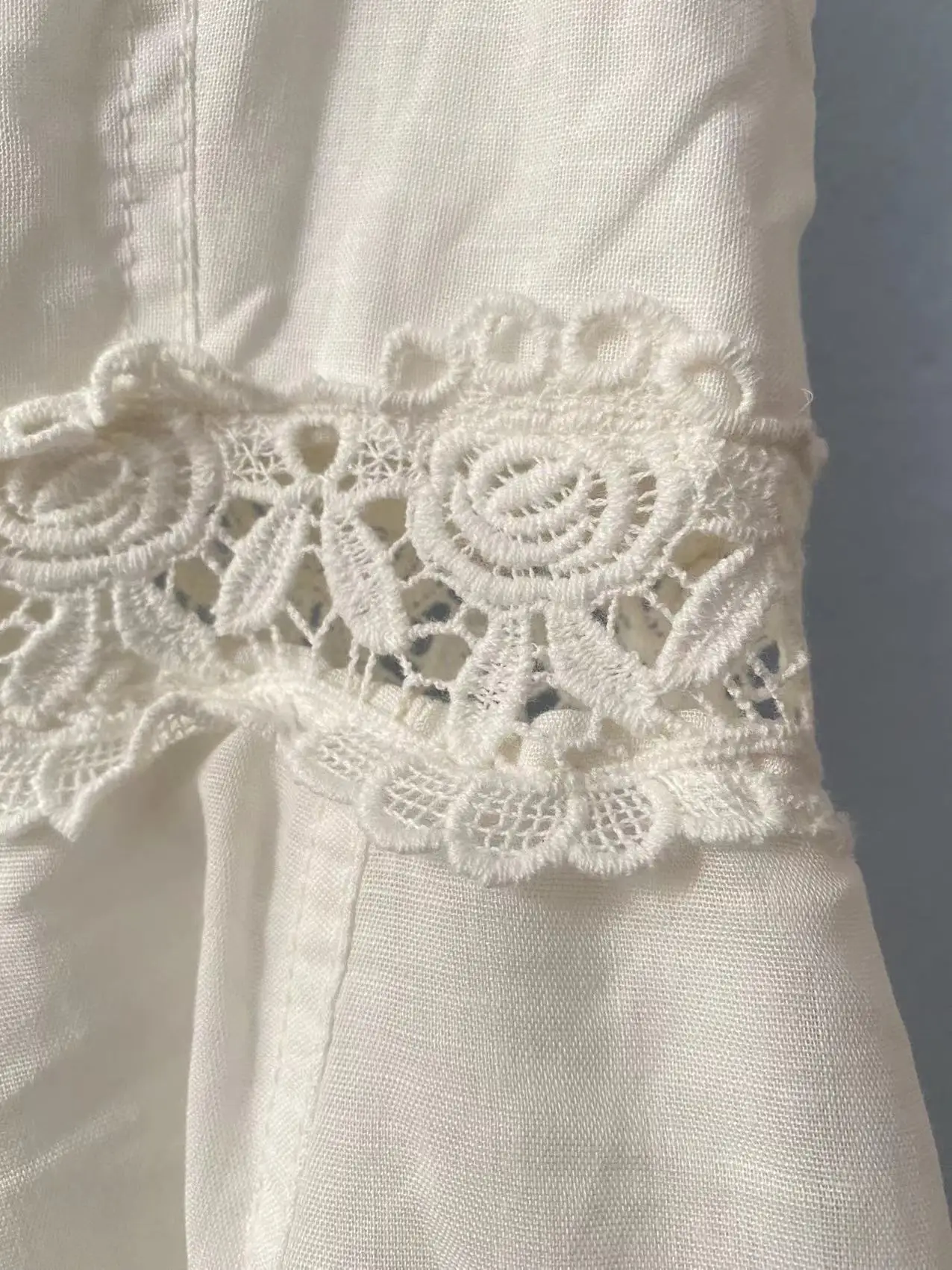 Женское платье на бретельках из хлопка и льна