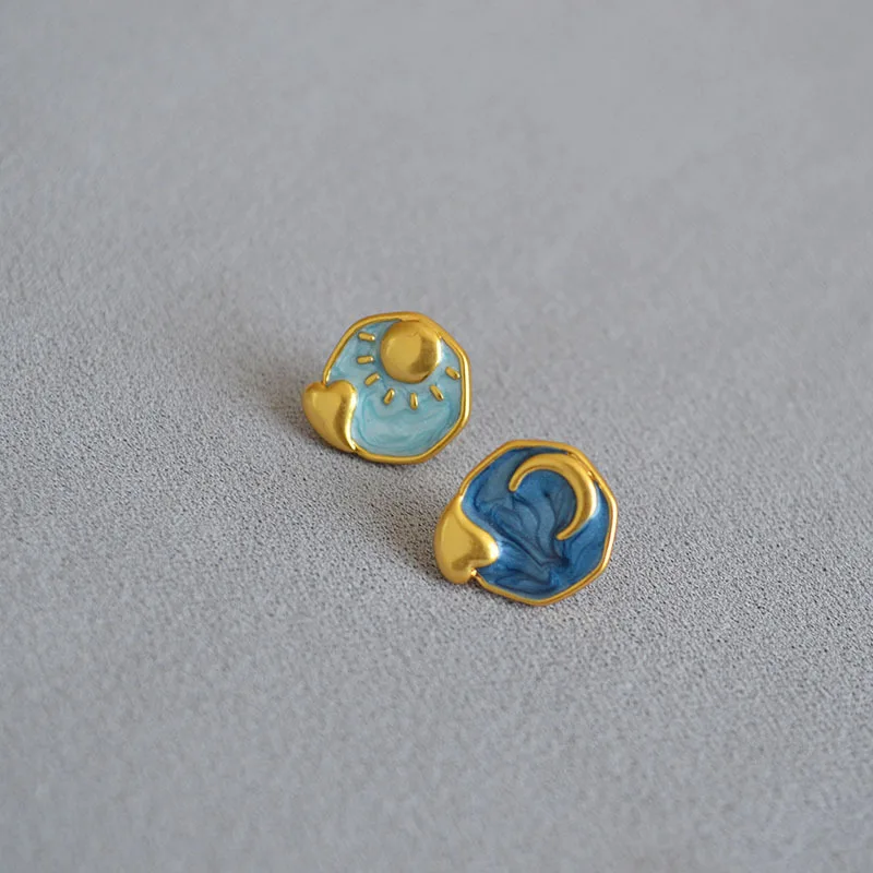 

Korean version design quiet starry sky, sun and moon halo dyed enamel drop glaze retro 925 silver needle stud earrings
