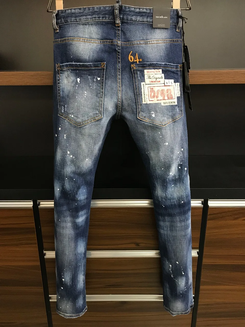 2023 New D2 Jeans Fashionable Men with Broken Holes, Fashionable Slim Fit, Slim Slim Knife Cut, Worn Paint, Discolored Feet Men