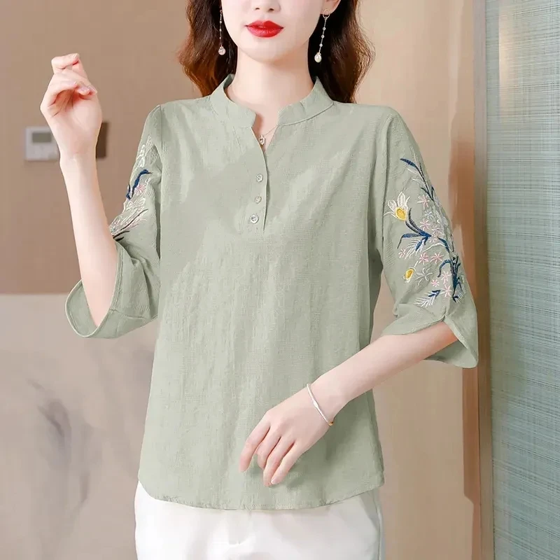 Женская рубашка лето 2025 новая среднего возраста с вышивкой для мам пальто