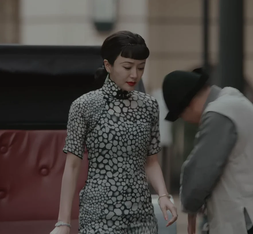 Hot Drama Legacy Chuan Jia Older Sister Yi Zhongling Qin Lan Long Design Body-fit Cheongsam Print Elegrant Chi-pao Republican