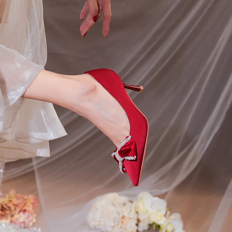 Женские атласные туфли на высоком каблуке Stjyle летние шпильке с жемчугом и бантом