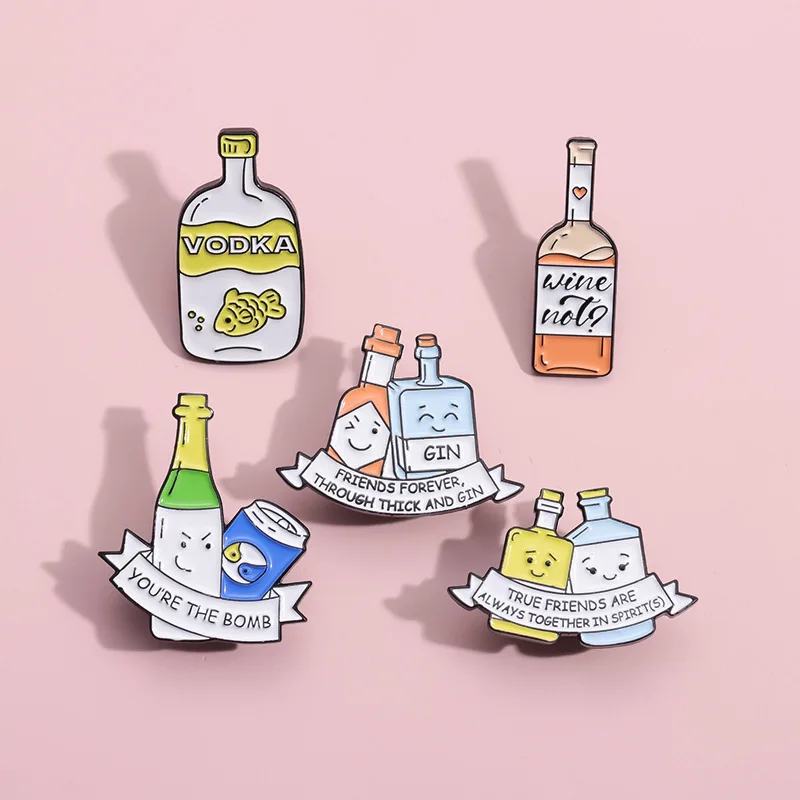 Металлическая брошь в виде бутылки вина пива колы кофе шампанского