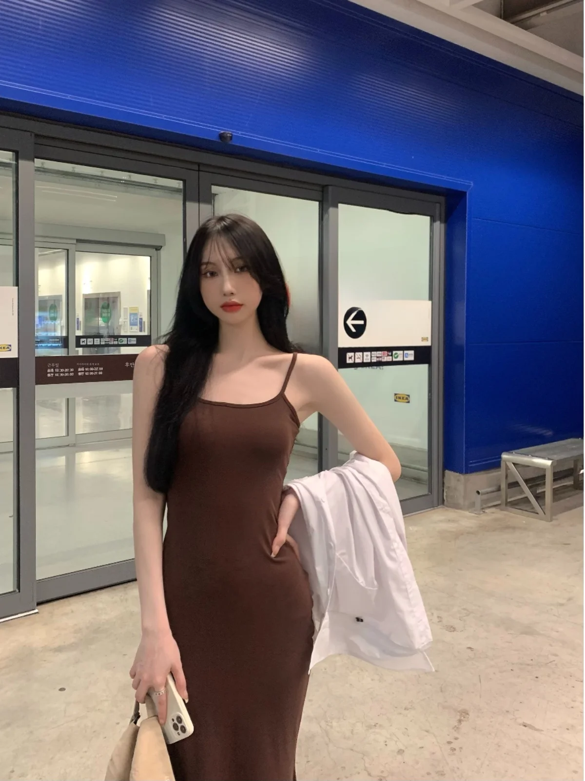 Женское облегающее платье-футляр на бретельках длинная юбка с разрезом в